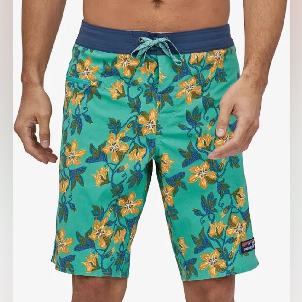 Patagonia Men's Stretch Wavefarer Board shorts in green floral size 32.